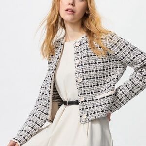 Uniqlo Knitted Short Jacket in Off White Multi Size S